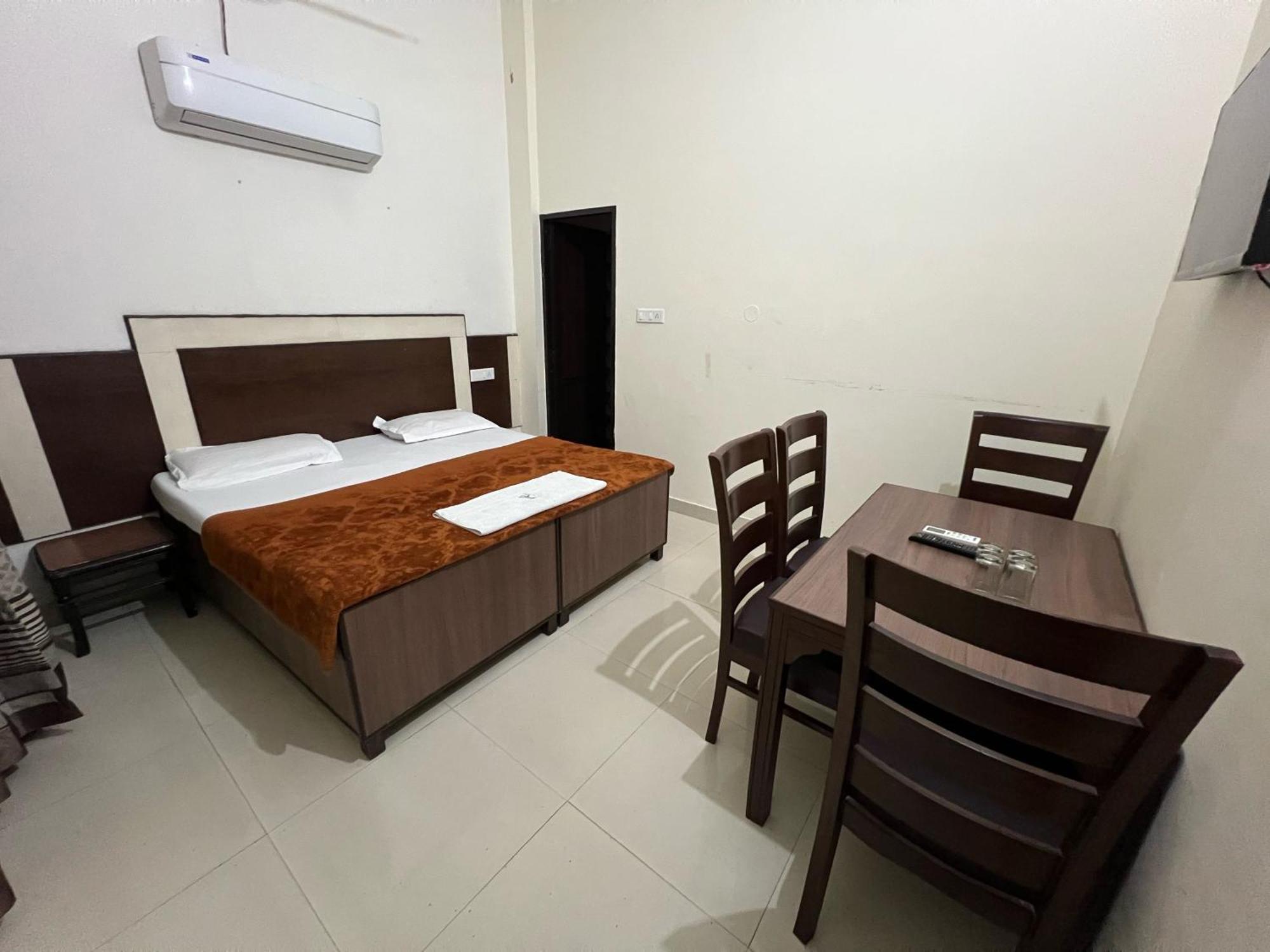 OYO Flagship 19355 Hotel Blessing Inn Jalandhar Exterior foto