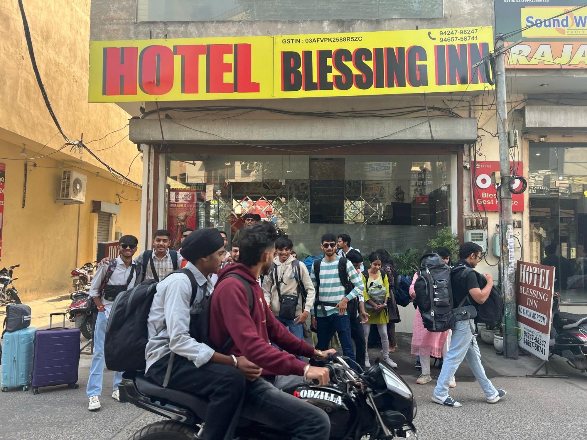 OYO Flagship 19355 Hotel Blessing Inn Jalandhar Exterior foto