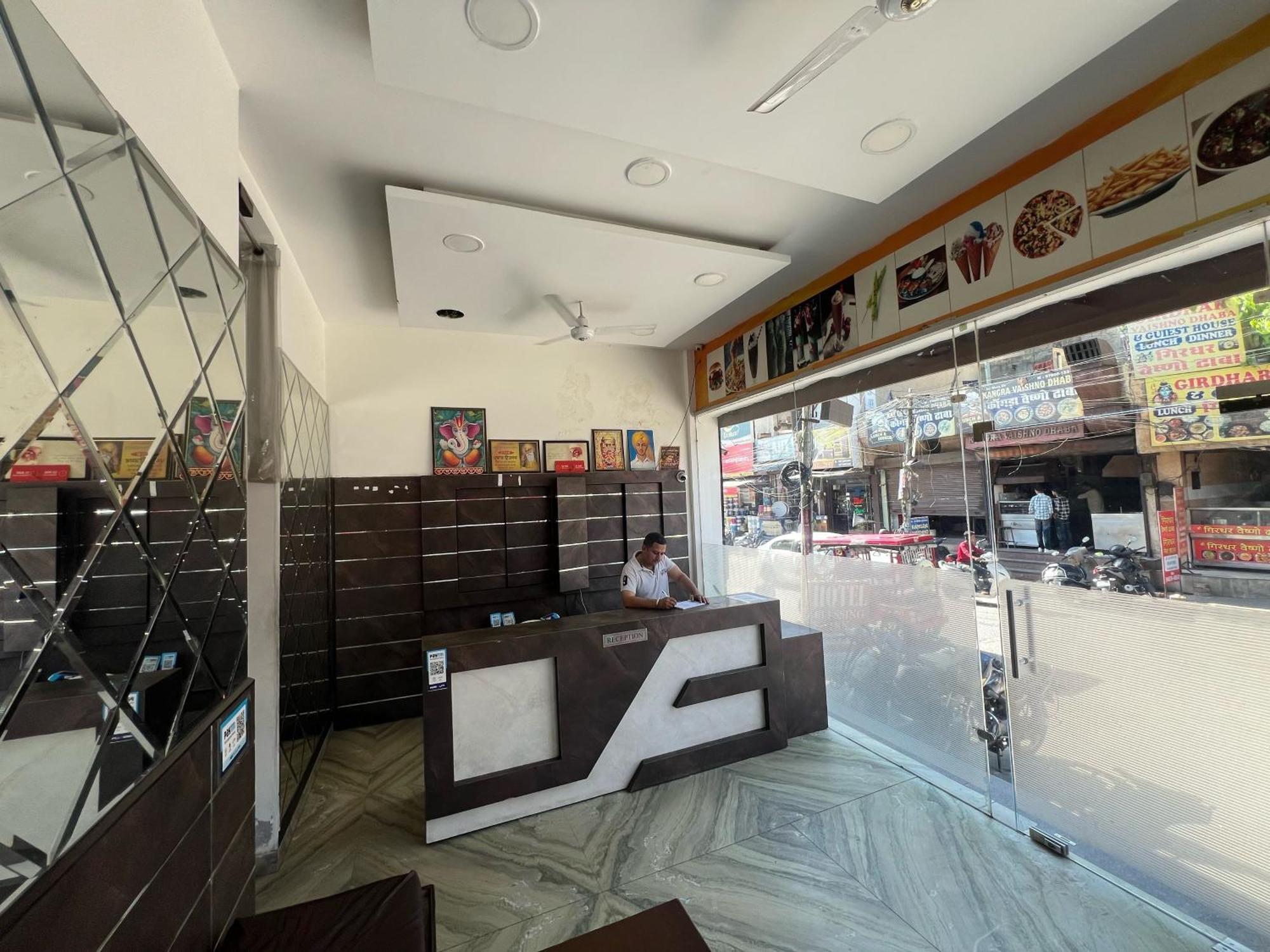 OYO Flagship 19355 Hotel Blessing Inn Jalandhar Exterior foto